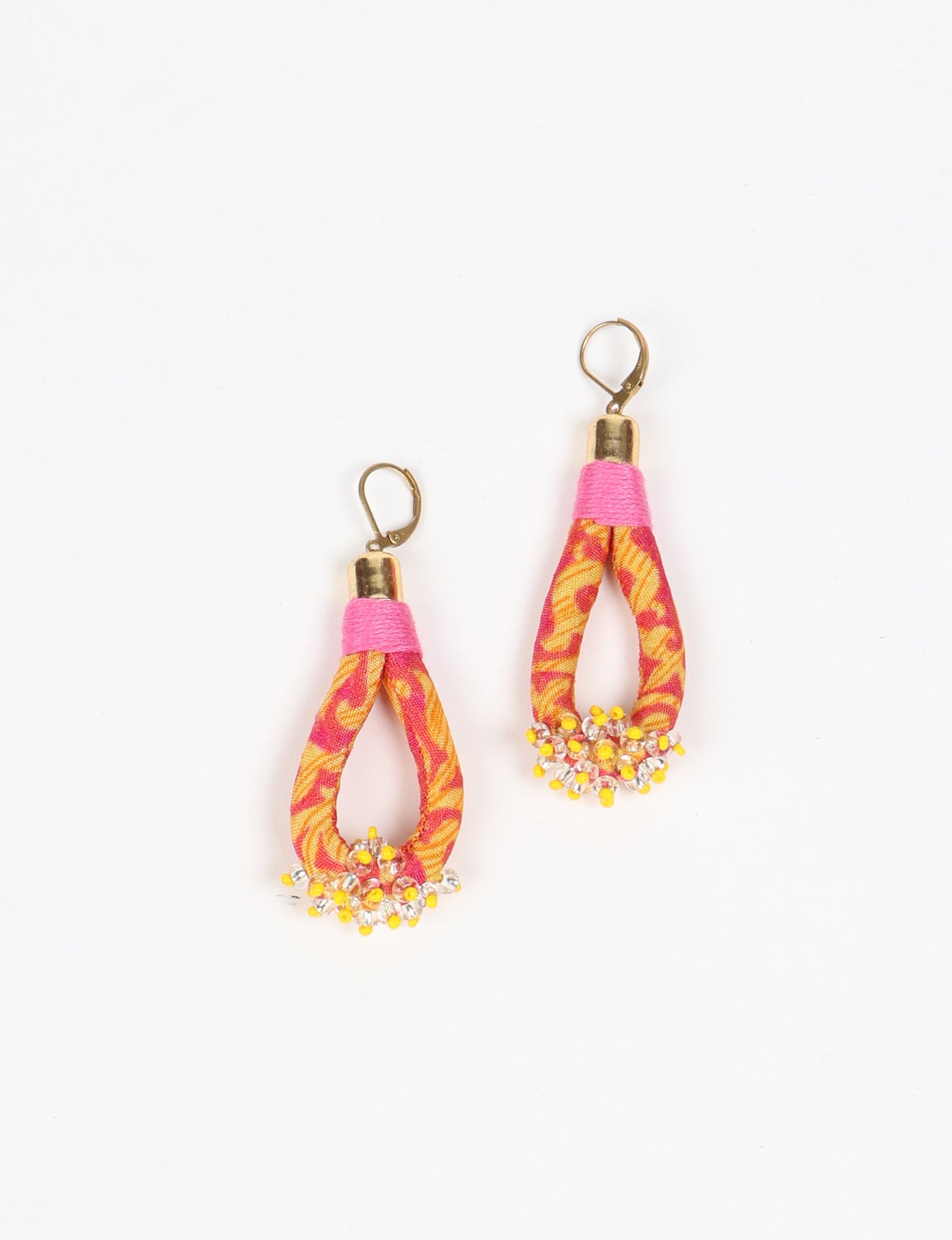 Discover the charm of Beaded Drop Earrings, meticulously crafted by Indian artisans. Recycled cotton rope, sari fabric, and surplus glass beads create an eco-friendly masterpiece. Hypoallergenic metal hooks ensure both style and comfort.