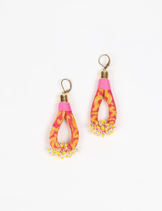 Discover the charm of Beaded Drop Earrings, meticulously crafted by Indian artisans. Recycled cotton rope, sari fabric, and surplus glass beads create an eco-friendly masterpiece. Hypoallergenic metal hooks ensure both style and comfort.