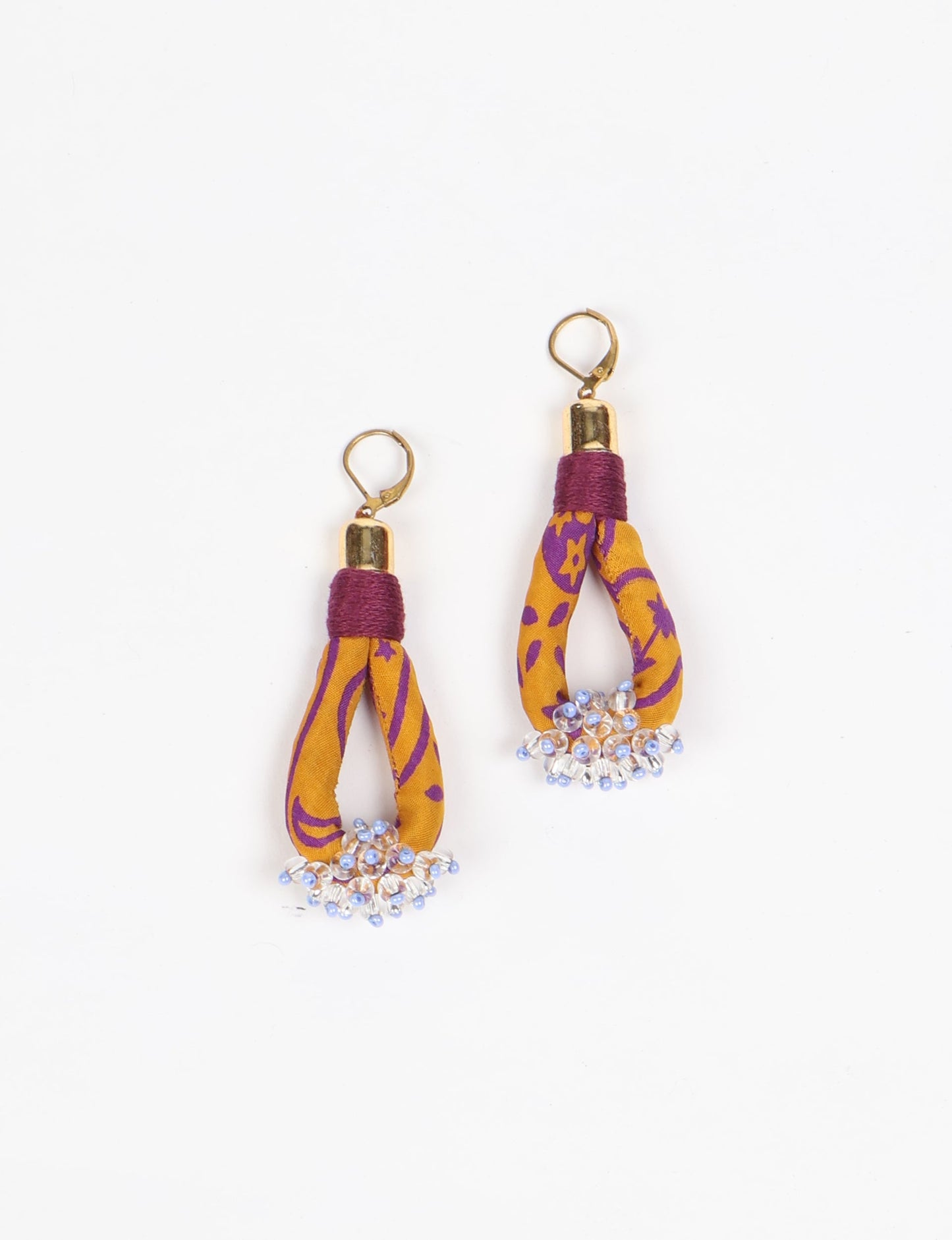 Discover the charm of Beaded Drop Earrings, meticulously crafted by Indian artisans. Recycled cotton rope, sari fabric, and surplus glass beads create an eco-friendly masterpiece. Hypoallergenic metal hooks ensure both style and comfort.