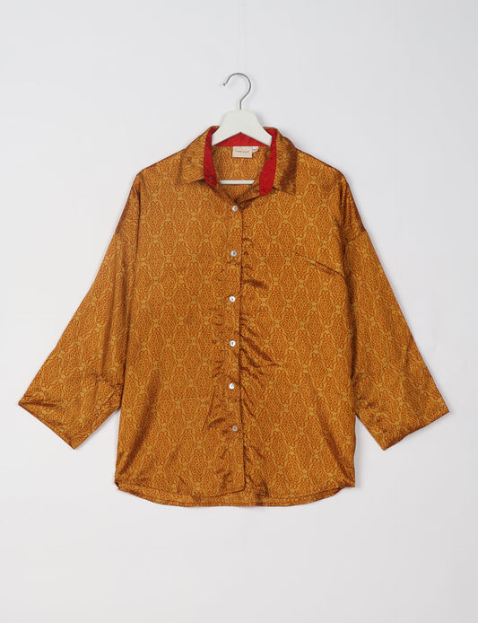 Experience chic comfort with our OVERSIZED SHIRT – a one-of-a-kind piece crafted from sari waste by talented Indian female artisans. With 3/4 length sleeves, a regular shirt collar, and a contrasting inner collar band, this shirt is perfect for work or casual hangouts. Versatile and stylish, it pairs effortlessly over a shift dress, jumpsuit, or with pants.