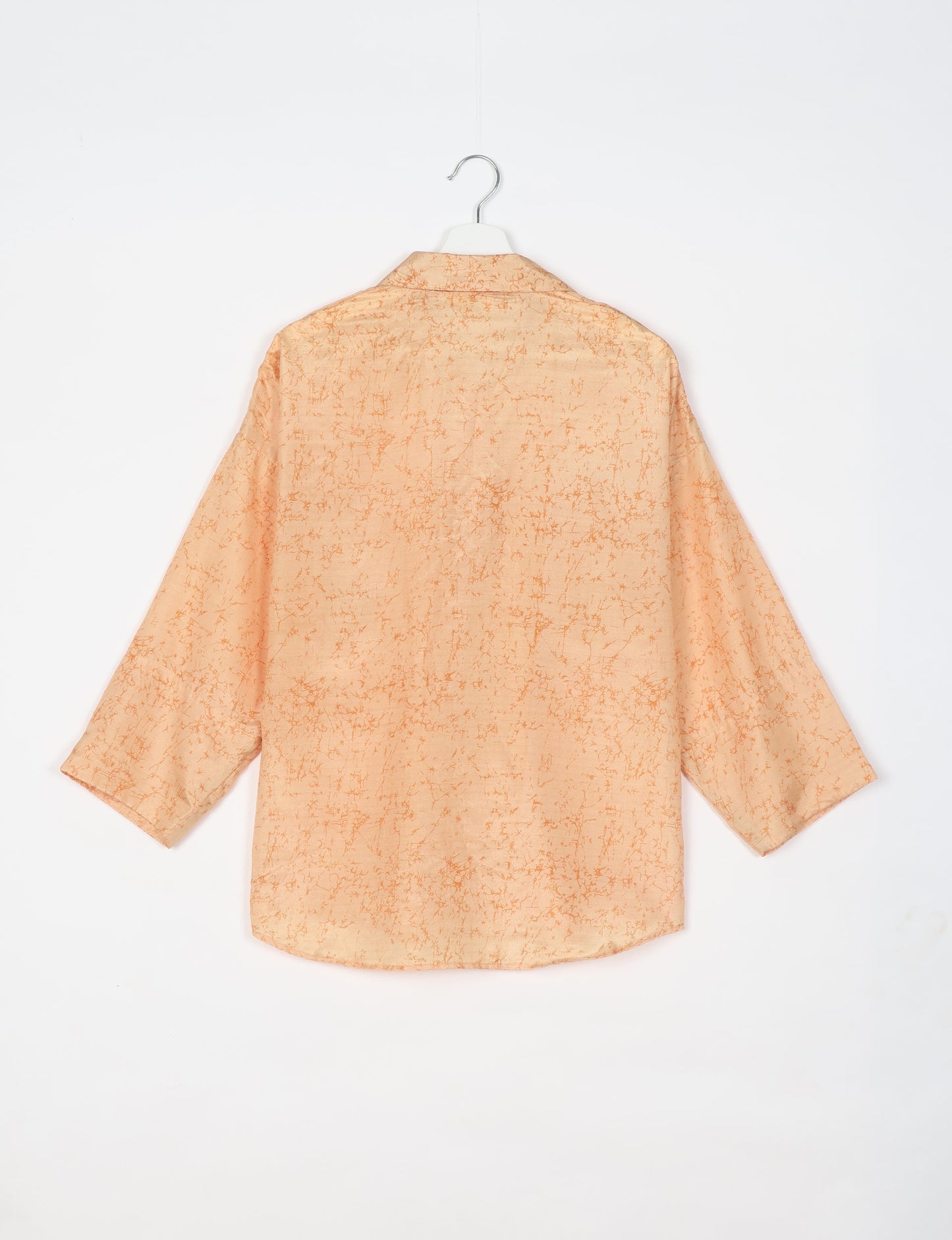 Experience chic comfort with our OVERSIZED SHIRT – a one-of-a-kind piece crafted from sari waste by talented Indian female artisans. With 3/4 length sleeves, a regular shirt collar, and a contrasting inner collar band, this shirt is perfect for work or casual hangouts. Versatile and stylish, it pairs effortlessly over a shift dress, jumpsuit, or with pants.