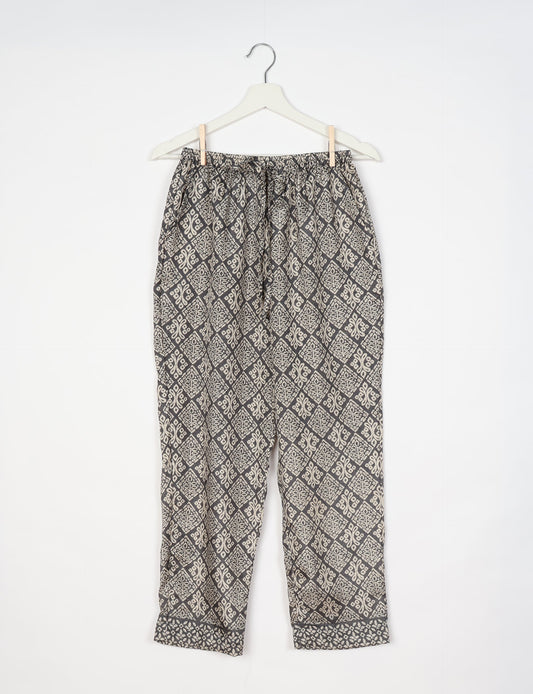 Elevate your wardrobe with our planet-friendly PULL-ON PANTS. Made from upcycled sari fabric, these eco-conscious pants offer a drawstring waist for a perfect fit. Tapered leg design ensures both style and comfort. Choose ethical, green fashion that supports artisans and sustainable living.