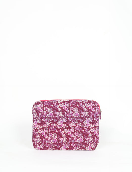 Elevate your tech style with our QUILTED LAPTOP SLEEVE 15-16 inches. Crafted with eco-friendly materials, the quilted design provides cushioning and durable protection for your 15"-16" laptop. Lightweight and stylish, with a secure zipper closure – your ethical choice for sustainable tech storage.