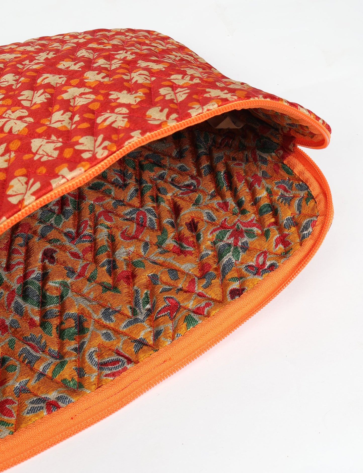 Elevate your tech style with our QUILTED LAPTOP SLEEVE 15-16 inches. Crafted with eco-friendly materials, the quilted design provides cushioning and durable protection for your 15"-16" laptop. Lightweight and stylish, with a secure zipper closure – your ethical choice for sustainable tech storage.