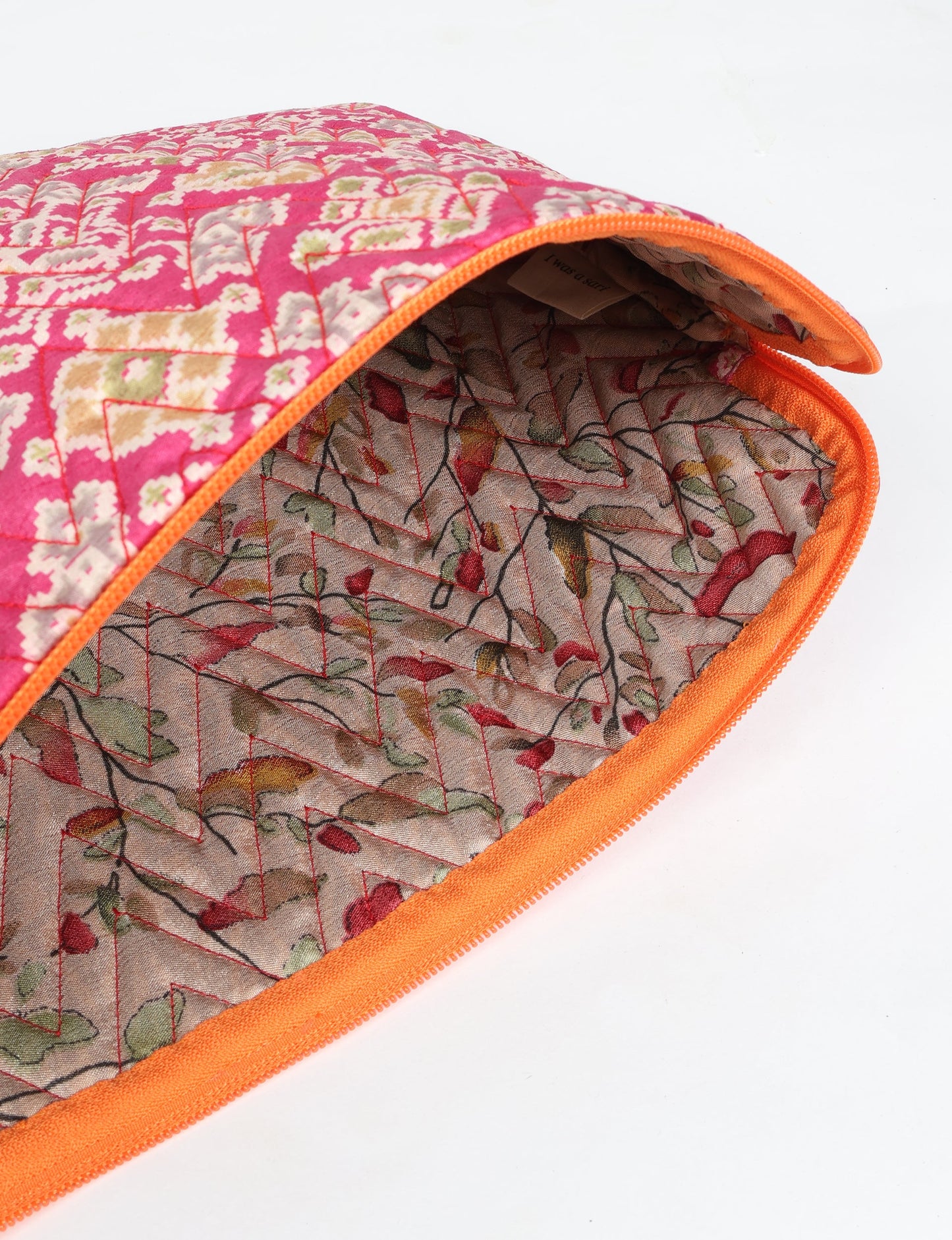 Elevate your tech style with our QUILTED LAPTOP SLEEVE 15-16 inches. Crafted with eco-friendly materials, the quilted design provides cushioning and durable protection for your 15"-16" laptop. Lightweight and stylish, with a secure zipper closure – your ethical choice for sustainable tech storage.