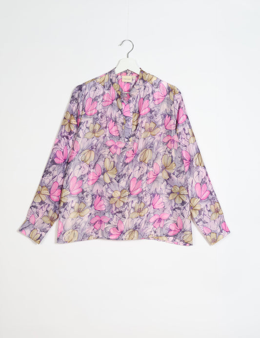 Versatile DAY BLOUSE, a sustainable wardrobe essential with a classic Johnny collar and full sleeves. Lightweight fabric for a comfortable fit, perfect for dressing up or down. Explore ethical clothing and green fashion with this eco-friendly and timeless piece, perfect for any occasion.