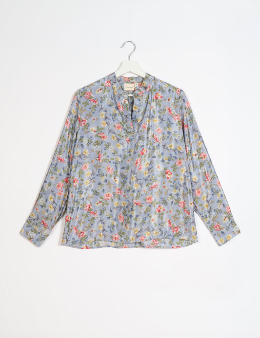 Versatile DAY BLOUSE, a sustainable wardrobe essential with a classic Johnny collar and full sleeves. Lightweight fabric for a comfortable fit, perfect for dressing up or down. Explore ethical clothing and green fashion with this eco-friendly and timeless piece, perfect for any occasion.