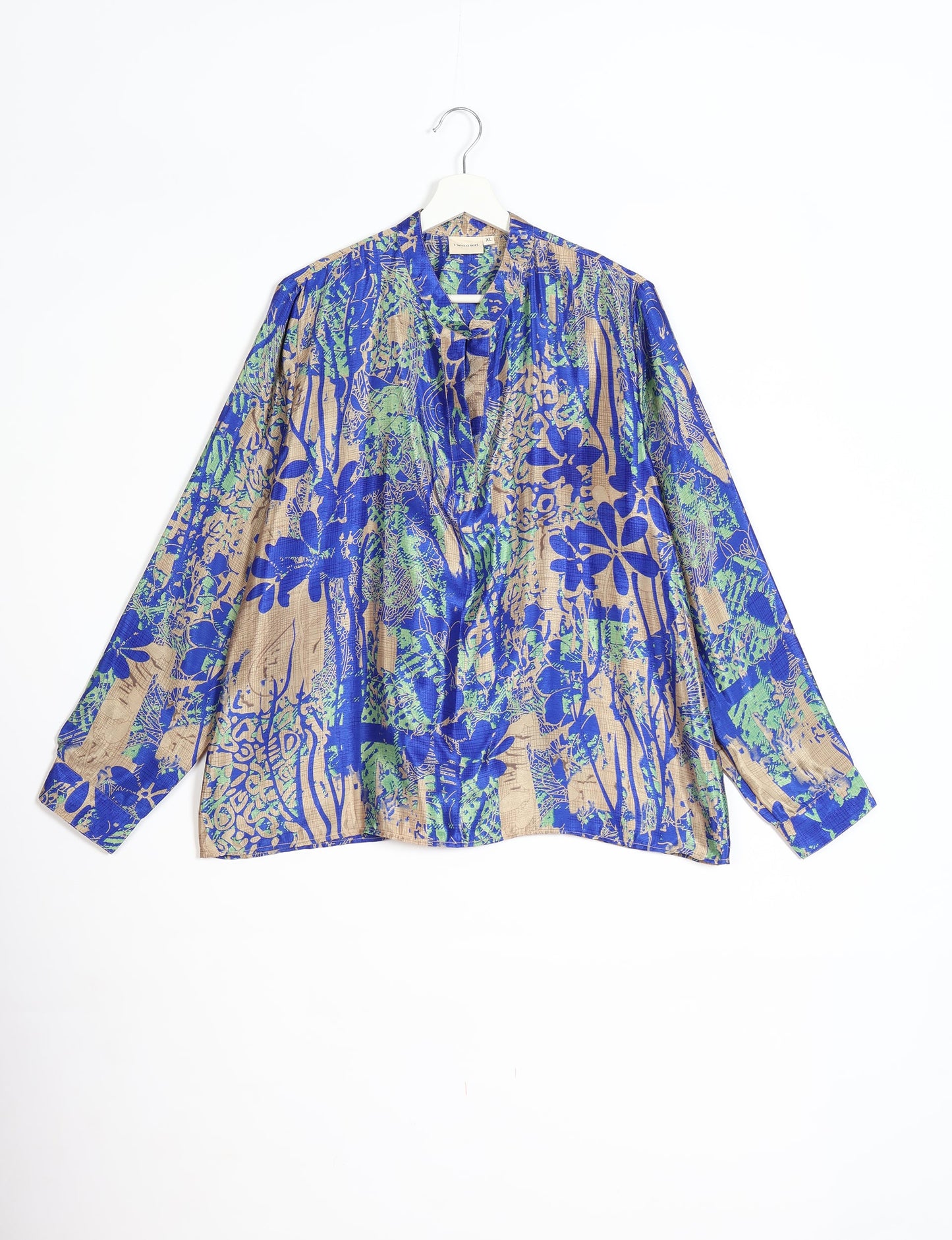 Versatile DAY BLOUSE, a sustainable wardrobe essential with a classic Johnny collar and full sleeves. Lightweight fabric for a comfortable fit, perfect for dressing up or down. Explore ethical clothing and green fashion with this eco-friendly and timeless piece, perfect for any occasion.