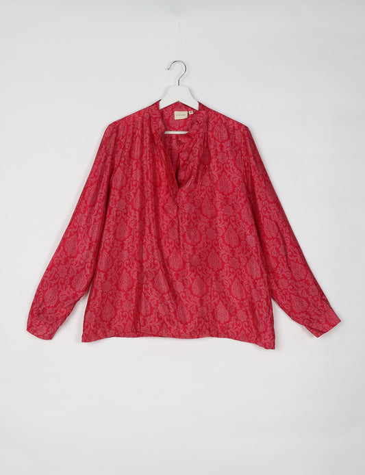 Versatile DAY BLOUSE, a sustainable wardrobe essential with a classic Johnny collar and full sleeves. Lightweight fabric for a comfortable fit, perfect for dressing up or down. Explore ethical clothing and green fashion with this eco-friendly and timeless piece, perfect for any occasion.
