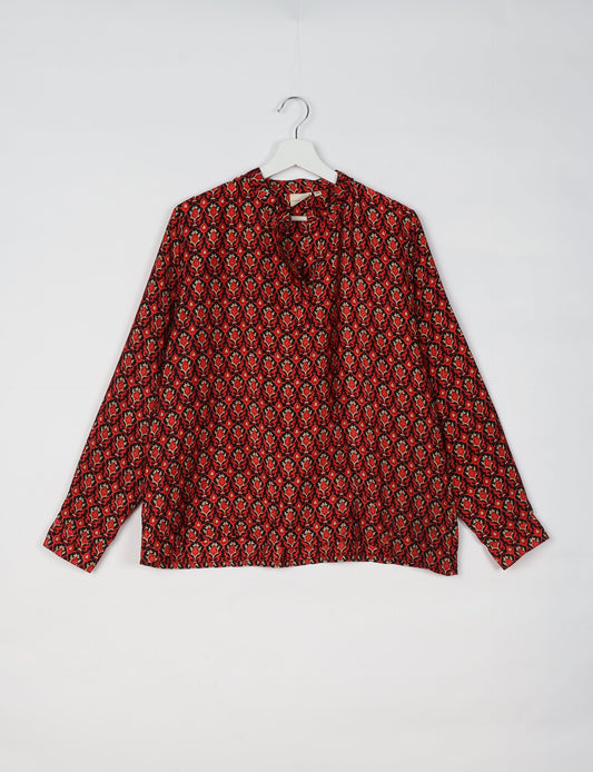 Versatile DAY BLOUSE, a sustainable wardrobe essential with a classic Johnny collar and full sleeves. Lightweight fabric for a comfortable fit, perfect for dressing up or down. Explore ethical clothing and green fashion with this eco-friendly and timeless piece, perfect for any occasion.