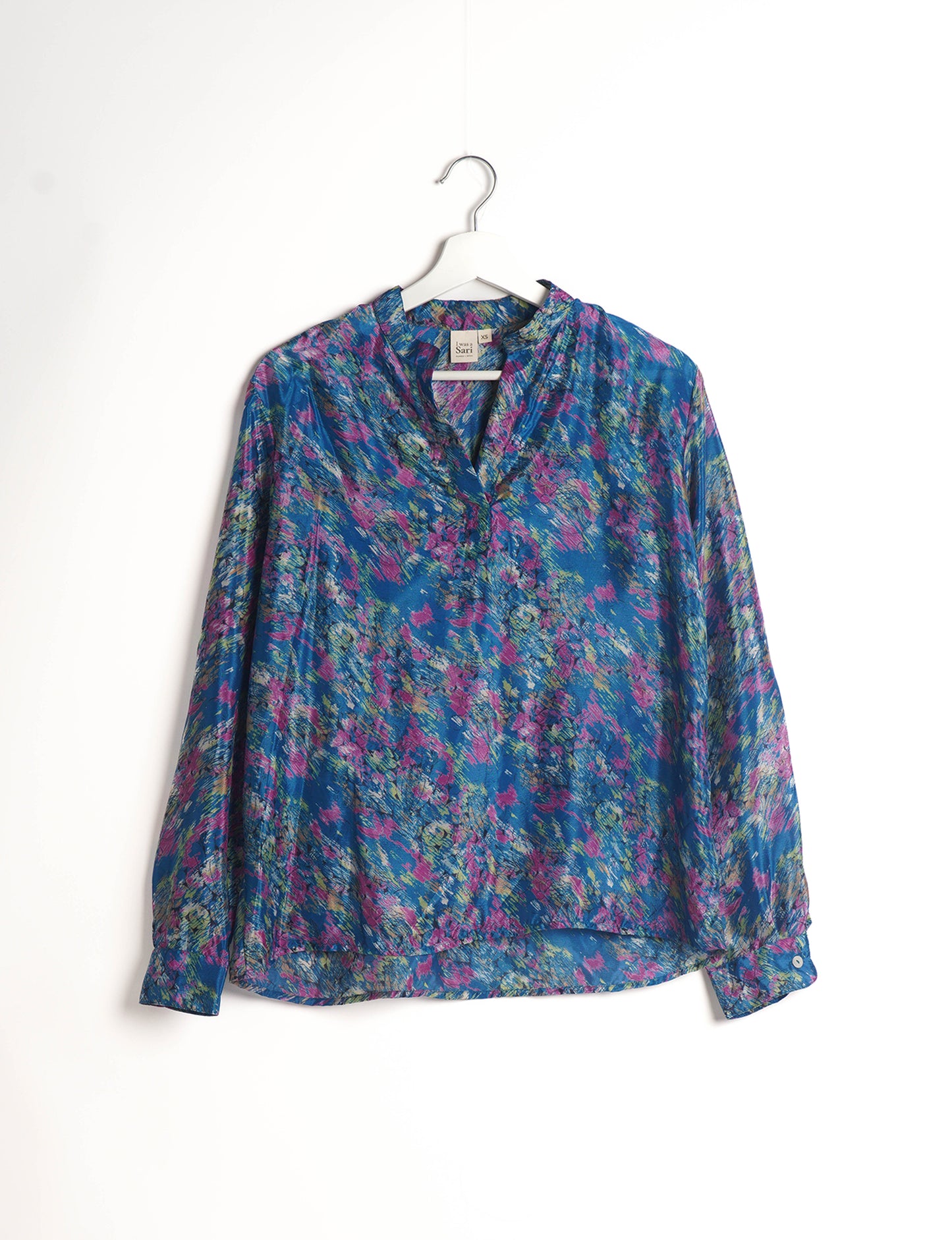 Versatile DAY BLOUSE, a sustainable wardrobe essential with a classic Johnny collar and full sleeves. Lightweight fabric for a comfortable fit, perfect for dressing up or down. Explore ethical clothing and green fashion with this eco-friendly and timeless piece, perfect for any occasion.