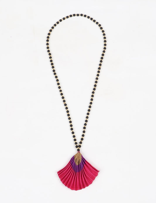 Dive into sustainable fashion with our PLEATED NECKLACE, a creation by talented female artisans in Mumbai. The pleated fan pendant, made from upcycled saris, hangs on a colorful necklace crafted from glass beads, embellished with sparkling glass crystals. An ethical, green fashion statement for conscious styling.