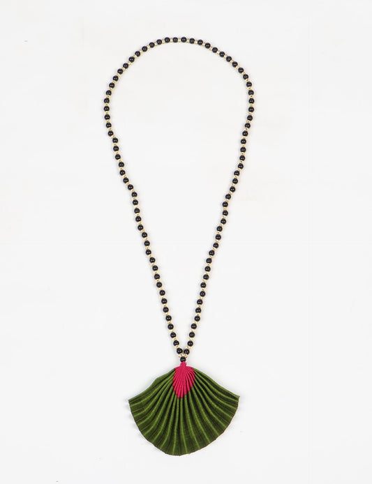 Dive into sustainable fashion with our PLEATED NECKLACE, a creation by talented female artisans in Mumbai. The pleated fan pendant, made from upcycled saris, hangs on a colorful necklace crafted from glass beads, embellished with sparkling glass crystals. An ethical, green fashion statement for conscious styling.
