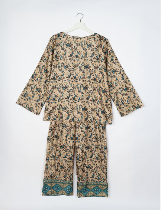 Comfortable and stylish lounge set crafted with care, representing eco clothing, carbon neutral clothing, and repurposed clothing. A co-ord set aligned with conscious clothing, upcycled women’s clothing, and the spirit of the fashion revolution.