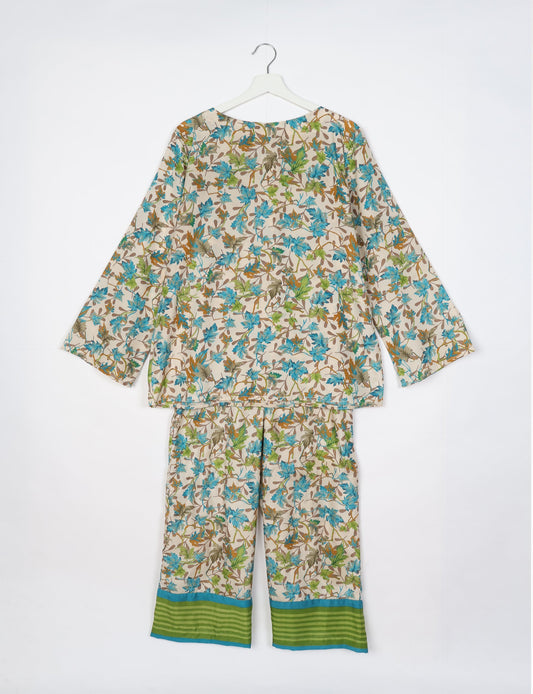 Comfortable and stylish lounge set crafted with care, representing eco clothing, carbon neutral clothing, and repurposed clothing. A co-ord set aligned with conscious clothing, upcycled women’s clothing, and the spirit of the fashion revolution.