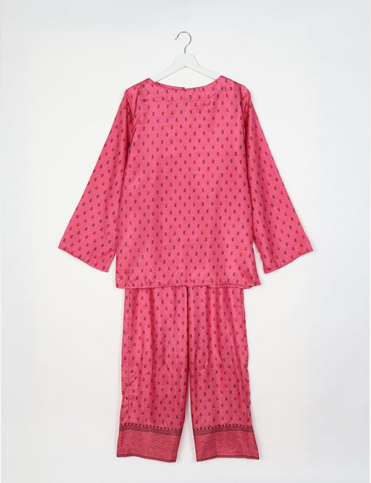 Comfortable and stylish lounge set crafted with care, representing eco clothing, carbon neutral clothing, and repurposed clothing. A co-ord set aligned with conscious clothing, upcycled women’s clothing, and the spirit of the fashion revolution.