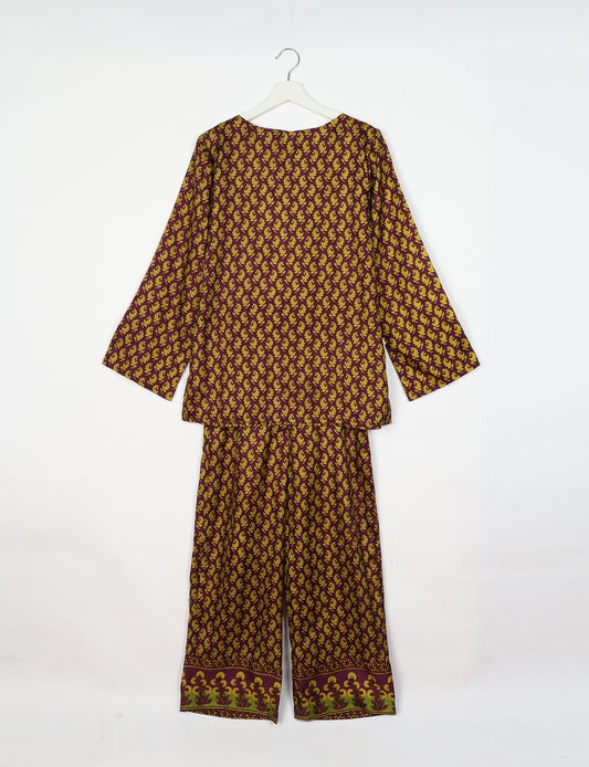 Comfortable and stylish lounge set crafted with care, representing eco clothing, carbon neutral clothing, and repurposed clothing. A co-ord set aligned with conscious clothing, upcycled women’s clothing, and the spirit of the fashion revolution.