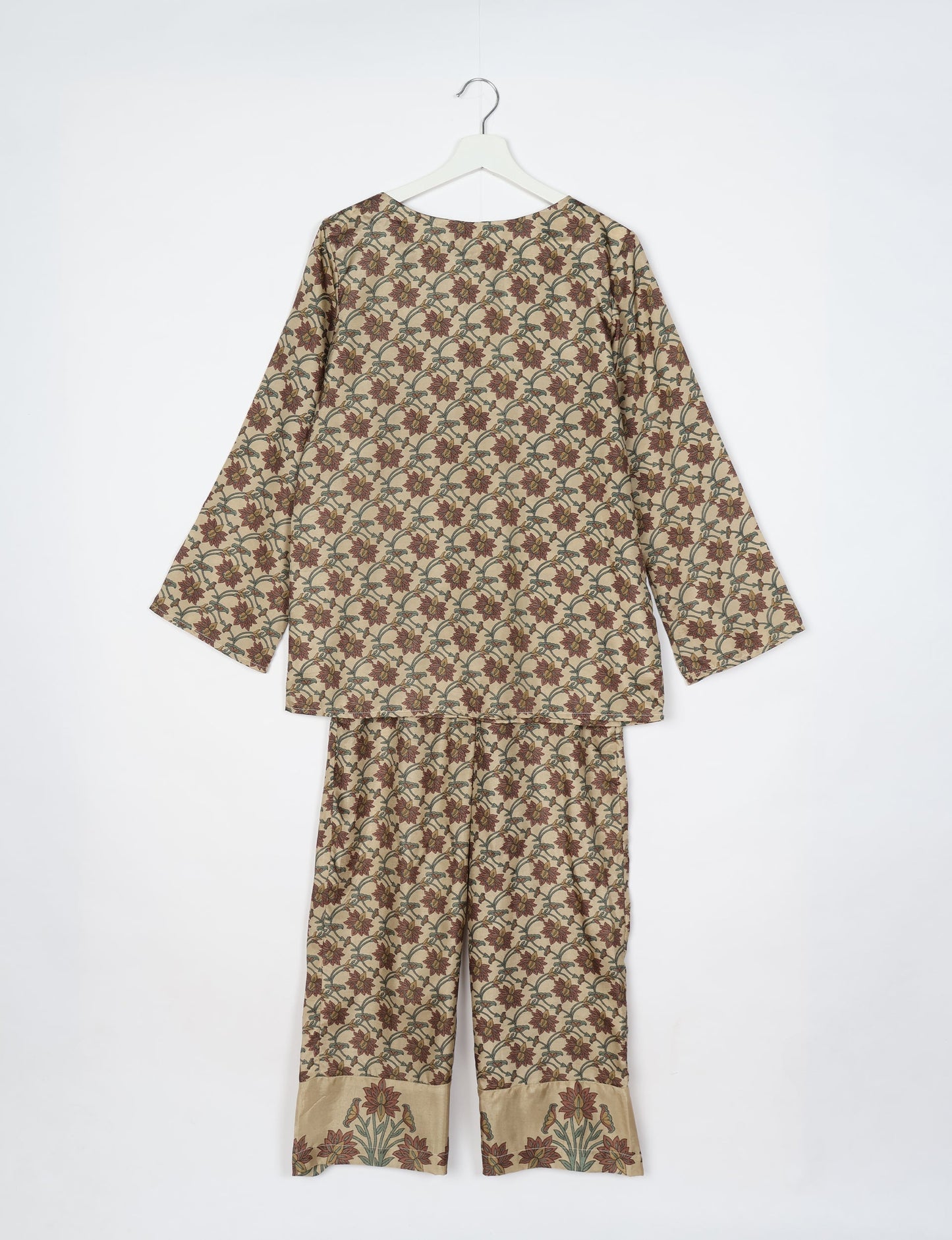 Comfortable and stylish lounge set crafted with care, representing eco clothing, carbon neutral clothing, and repurposed clothing. A co-ord set aligned with conscious clothing, upcycled women’s clothing, and the spirit of the fashion revolution.