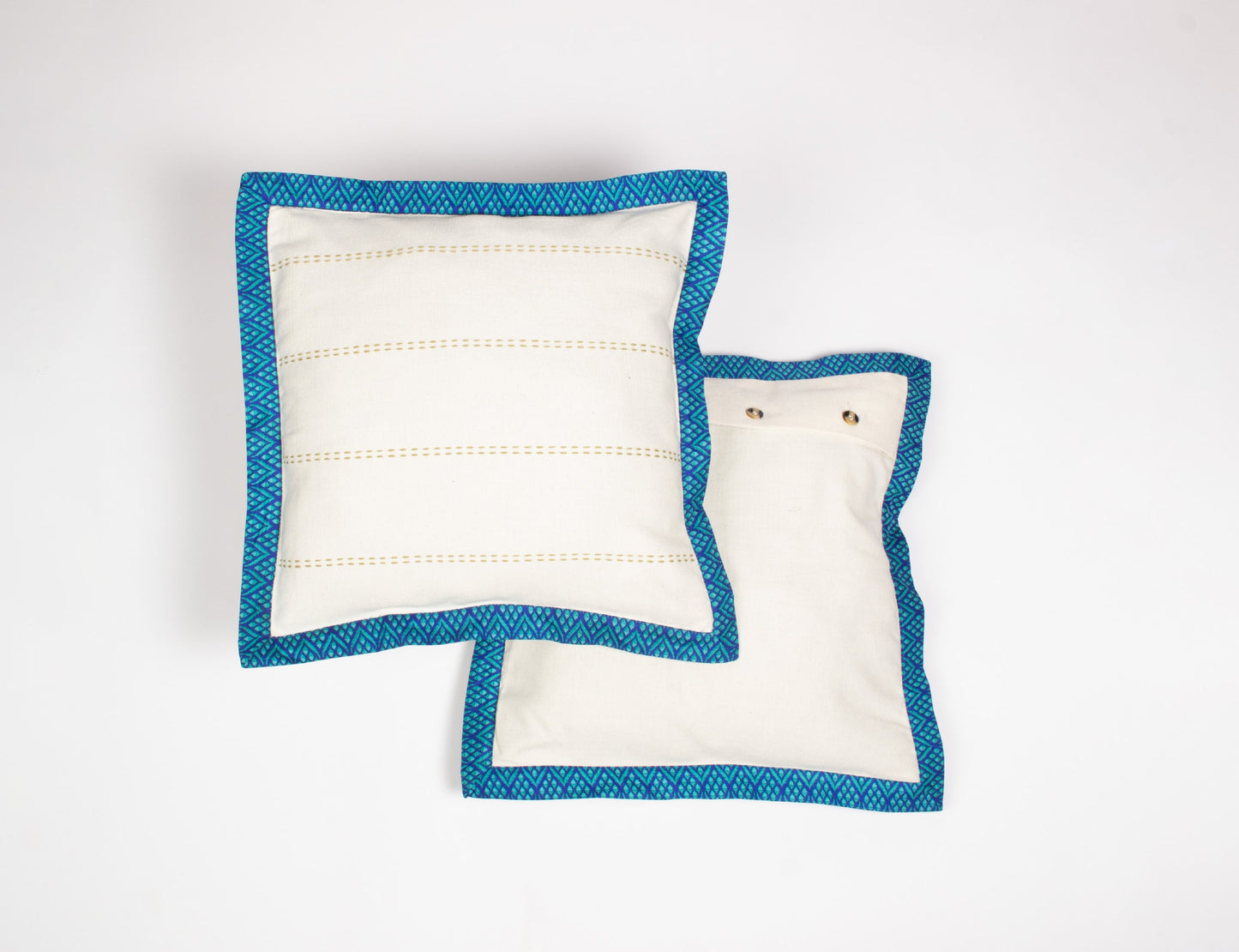 Cotton cushion cover featuring broad sari edging, perfect for sustainable fashion enthusiasts and eco-friendly cloth décor.