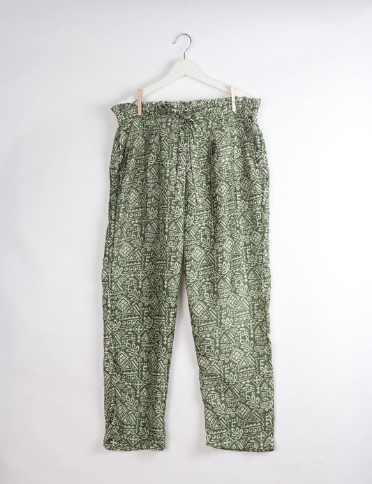 Paperbag high waisted pull-on pants for women made from upcycled garments and recycled fabric, featuring eco clothing design with an elasticated waistband and side pockets. A beautiful example of sustainable women’s clothing and environmentally friendly clothing inspired by upcycling fashion and green fashion movements.