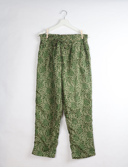 Paperbag high waisted pull-on pants for women made from upcycled garments and recycled fabric, featuring eco clothing design with an elasticated waistband and side pockets. A beautiful example of sustainable women’s clothing and environmentally friendly clothing inspired by upcycling fashion and green fashion movements.