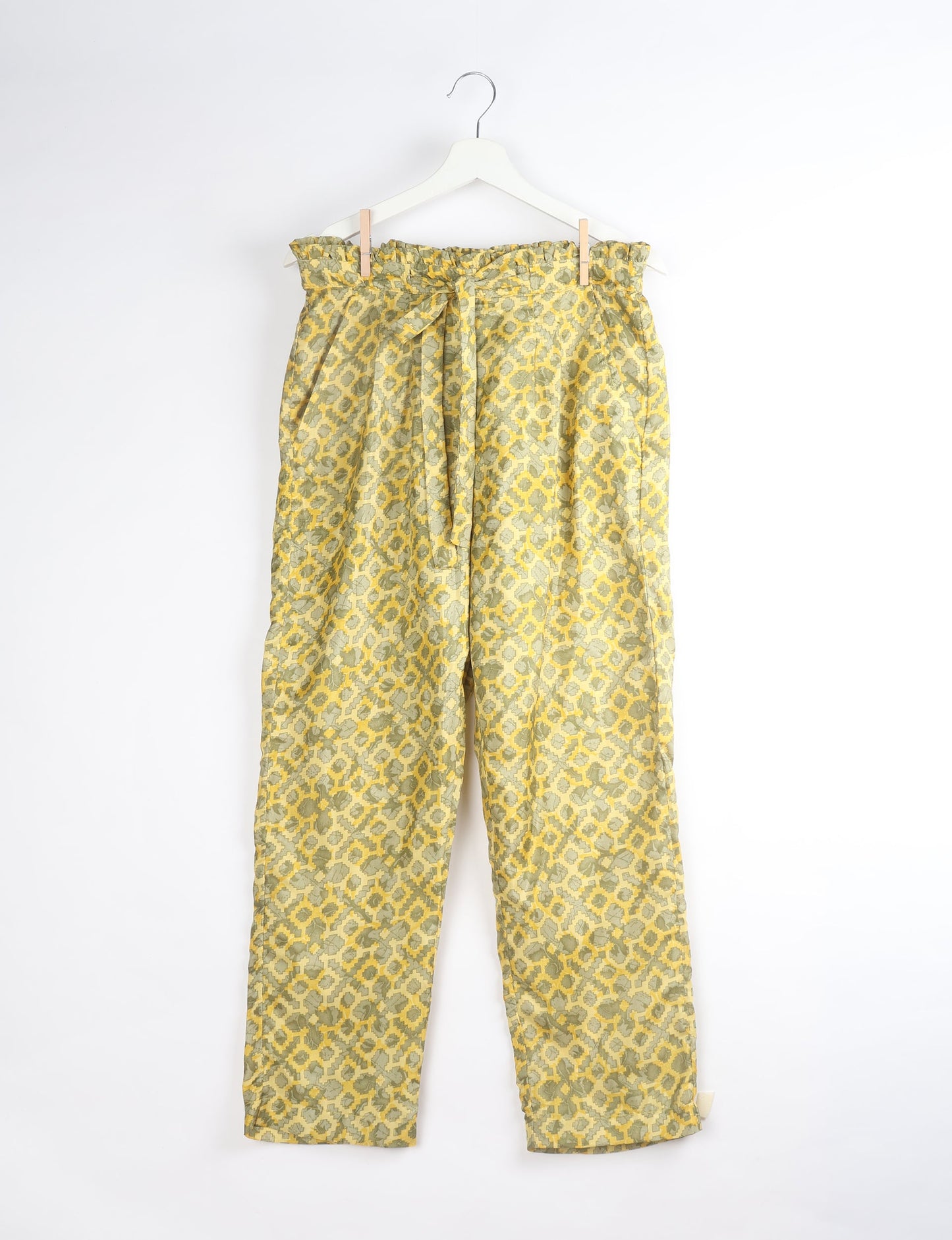 Paperbag high waisted pull-on pants for women made from upcycled garments and recycled fabric, featuring eco clothing design with an elasticated waistband and side pockets. A beautiful example of sustainable women’s clothing and environmentally friendly clothing inspired by upcycling fashion and green fashion movements.