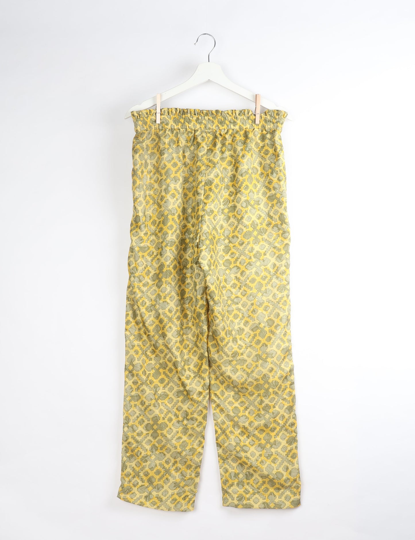 Paperbag high waisted pull-on pants for women made from upcycled garments and recycled fabric, featuring eco clothing design with an elasticated waistband and side pockets. A beautiful example of sustainable women’s clothing and environmentally friendly clothing inspired by upcycling fashion and green fashion movements.