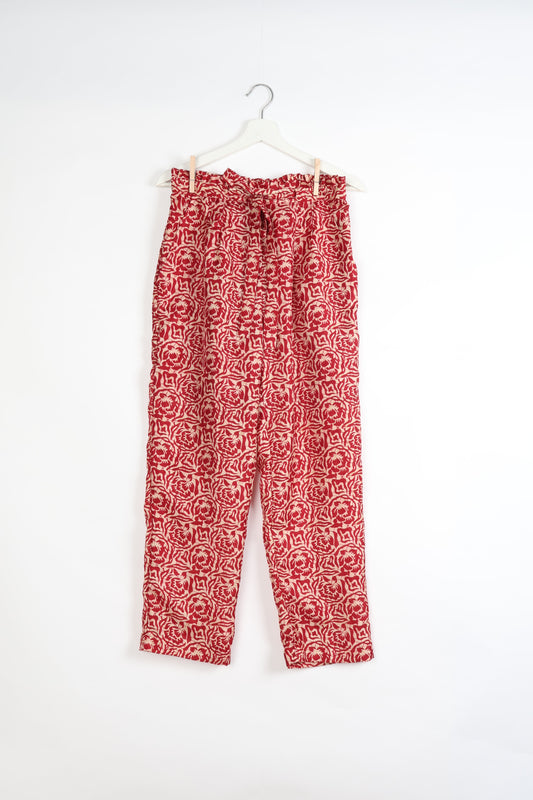 Paperbag high waisted pull-on pants for women made from upcycled garments and recycled fabric, featuring eco clothing design with an elasticated waistband and side pockets. A beautiful example of sustainable women’s clothing and environmentally friendly clothing inspired by upcycling fashion and green fashion movements.