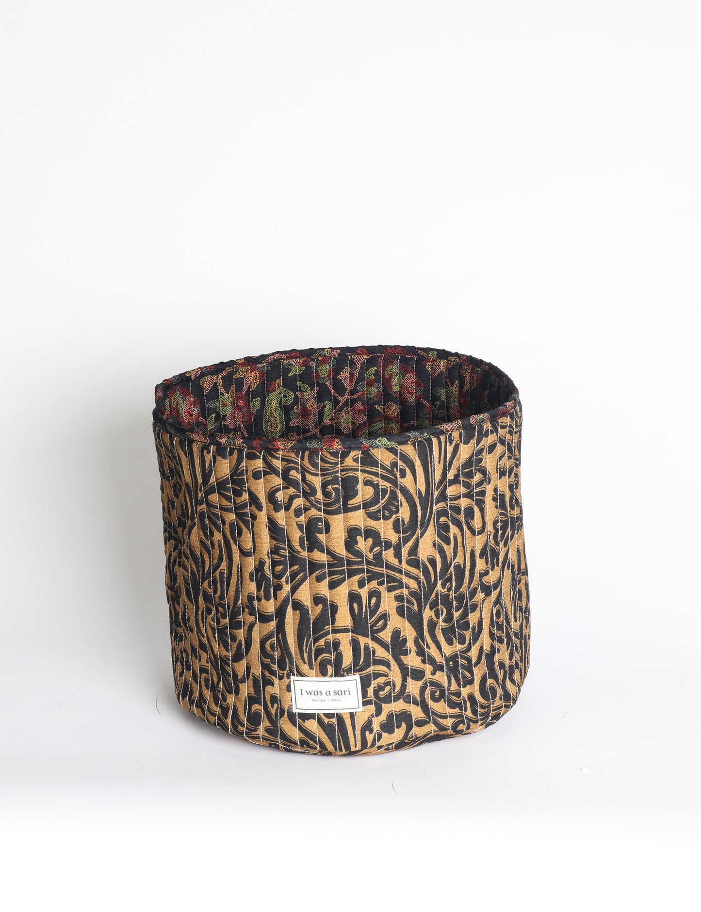 Quilted storage basket in a soft cylindrical shape, available in S, M, L, and XL sizes