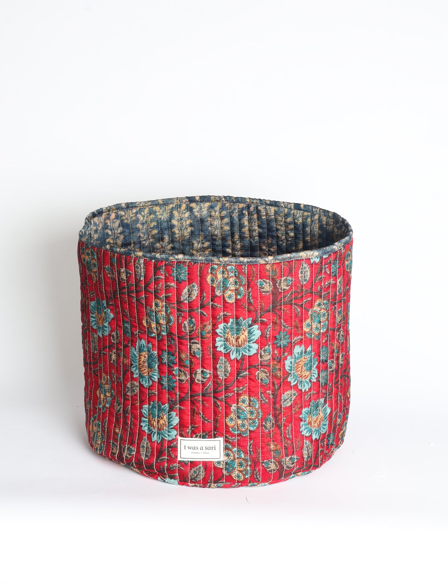 Quilted storage basket in a soft cylindrical shape, available in S, M, L, and XL sizes