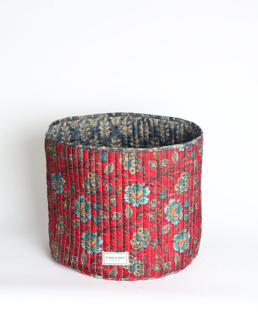 Quilted storage basket in a soft cylindrical shape, available in S, M, L, and XL sizes