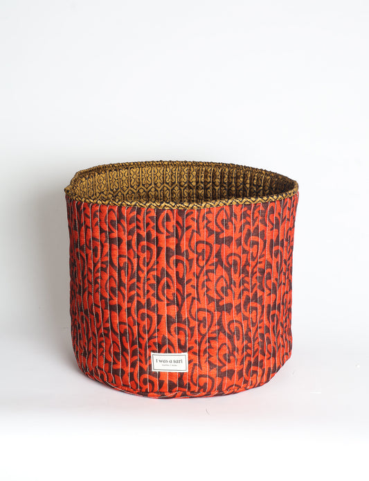 Quilted storage basket in a soft cylindrical shape, available in S, M, L, and XL sizes