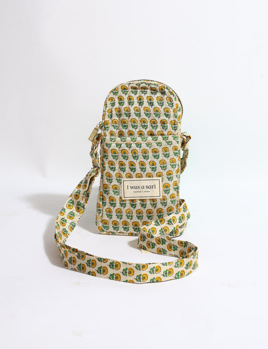 Quilted mobile bag compact crossbody phone pouch with adjustable strap and zip closure