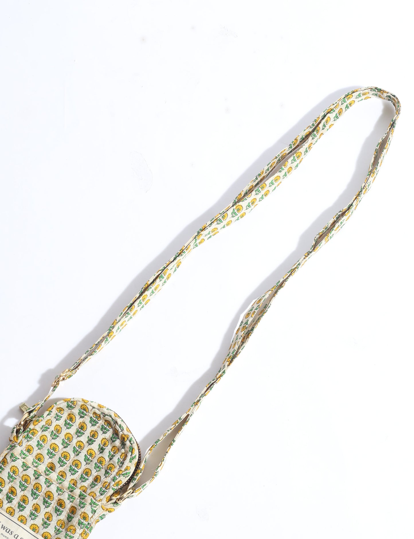 Quilted mobile bag compact crossbody phone pouch with adjustable strap and zip closure