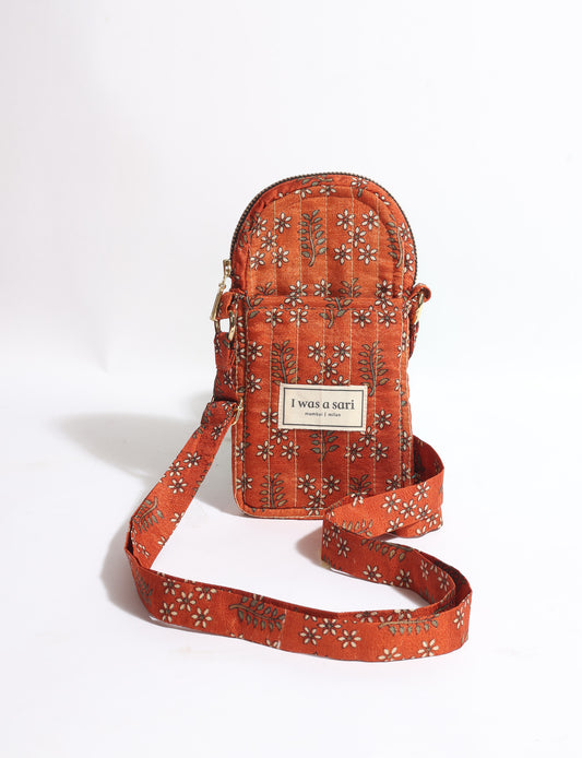 Quilted mobile bag compact crossbody phone pouch with adjustable strap and zip closure