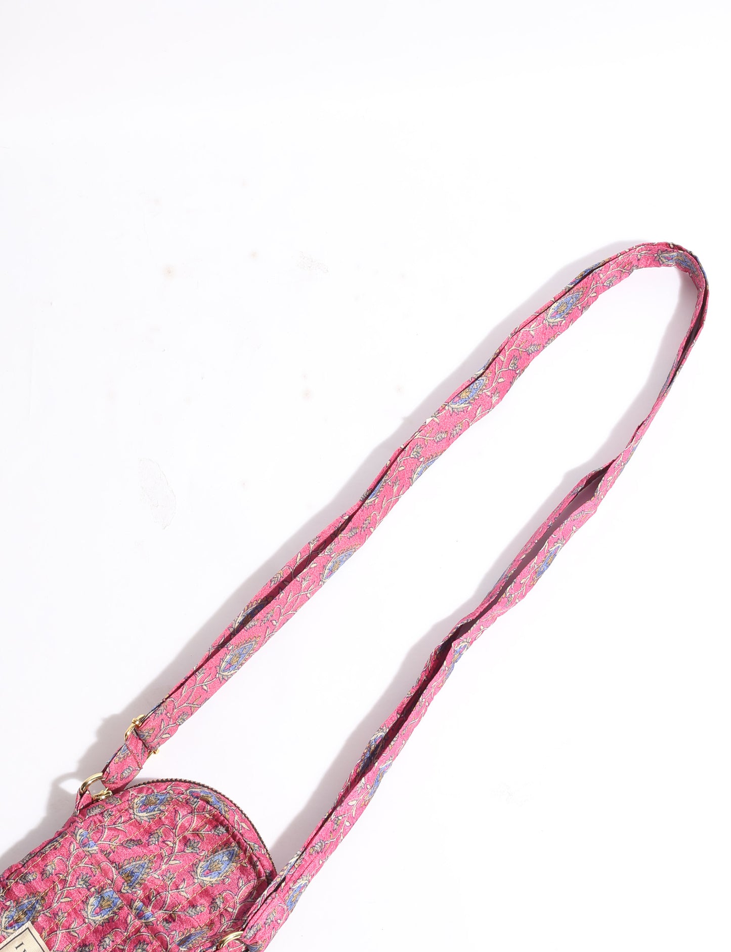 Quilted mobile bag compact crossbody phone pouch with adjustable strap and zip closure