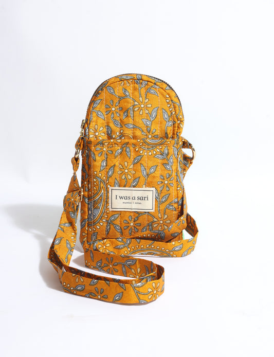Quilted mobile bag compact crossbody phone pouch with adjustable strap and zip closure