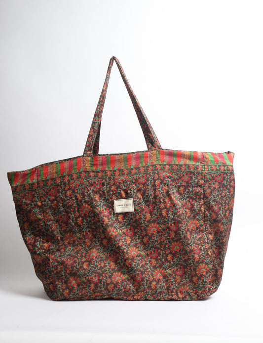 Large beach bag with a spacious rectangular design, wide top opening, and comfortable shoulder handles for carrying daily and travel essentials.