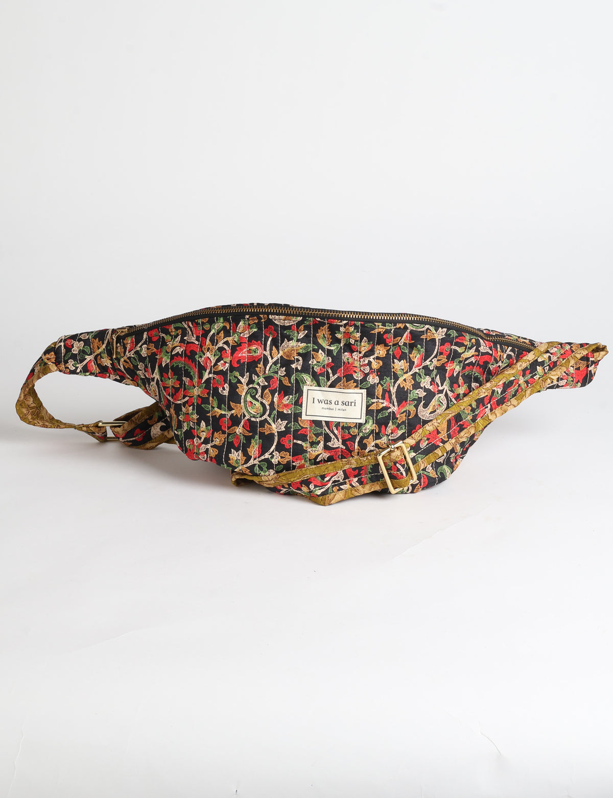 Quilted large shoulder bag with a curved silhouette, adjustable strap and zip-top closure.