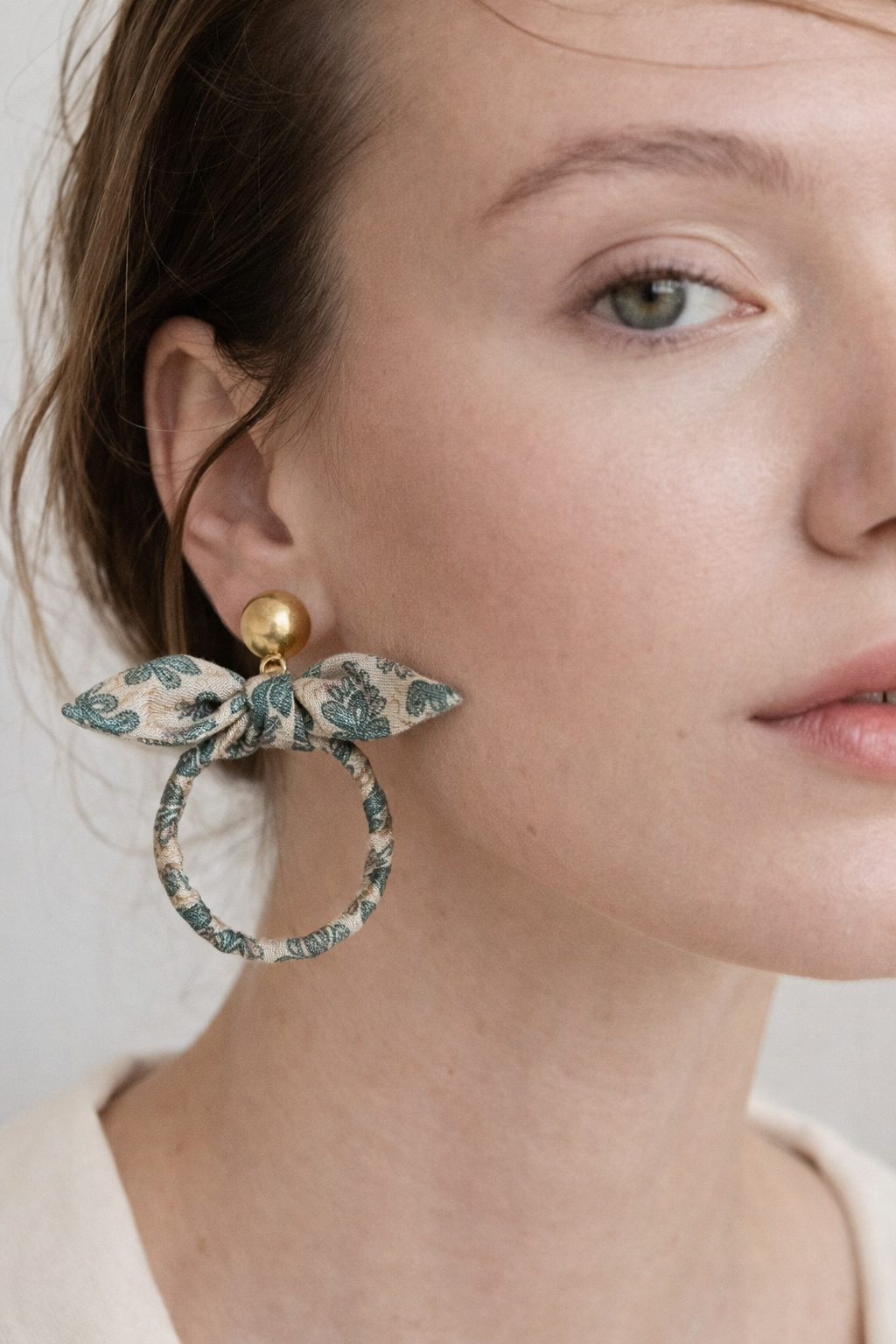 Bow earrings - Beige Tropical