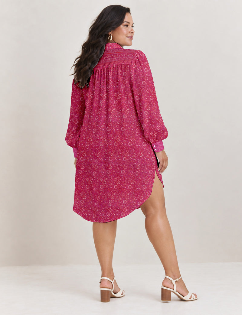 High low shirt with a relaxed fit, button-down front, classic collar, gathered shoulders and full-length blouson sleeves.