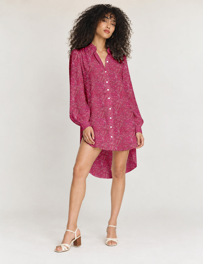 High low shirt with a relaxed fit, button-down front, classic collar, gathered shoulders and full-length blouson sleeves.