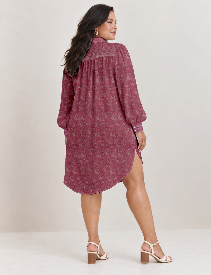 High low shirt with a relaxed fit, button-down front, classic collar, gathered shoulders and full-length blouson sleeves.