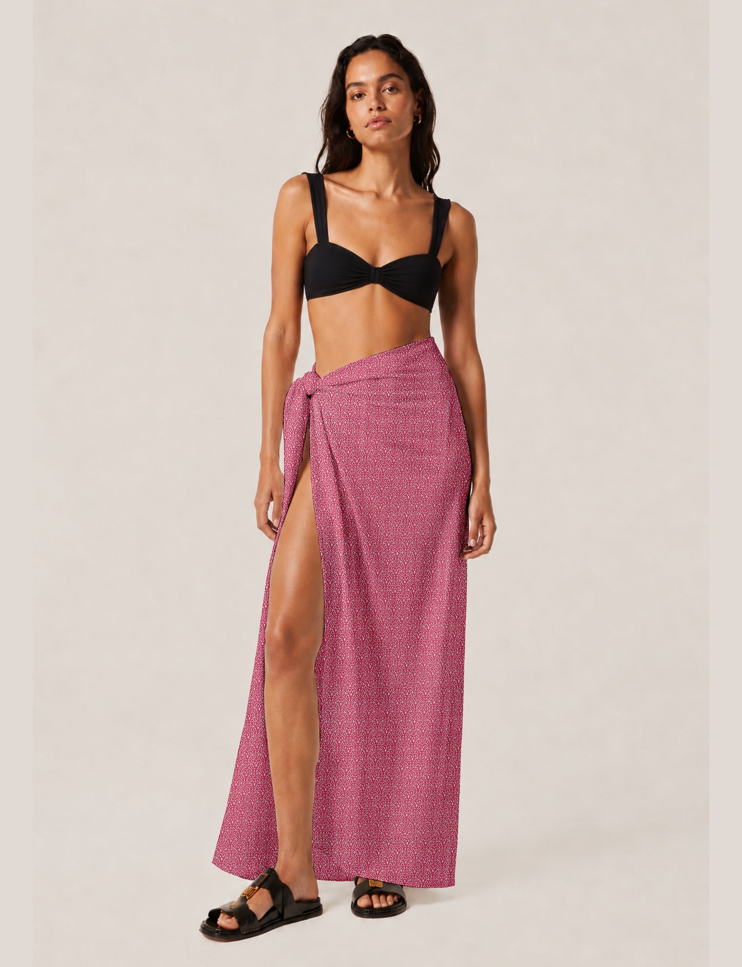 Explore sustainable elegance with our PAREO – a versatile piece for conscious fashion enthusiasts. More than an accessory, it's a statement of ethical clothing and green fashion. Ideal for getaways, this wrap-around works as a coverup, turban, or throw, showcasing our commitment to slow fashion, upcycled garments, and eco-friendly practices. Elevate your wardrobe with this eco-conscious and stylish pareo, a perfect addition to your collection of sustainable women's clothing.