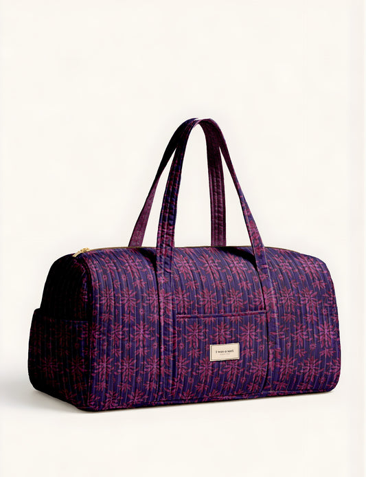 Quilted travel barrel bag with spacious interior and dual handles
Stylish quilted barrel handbag for daily use and short trips
Quilted barrel duffle-style bag with zip closure and inner pouch
I was a Sari quilted barrel bag front view showing structured shape
Quilted barrel bag side view highlighting size and handle drop
Open quilted barrel bag showing spacious interior and pouch
