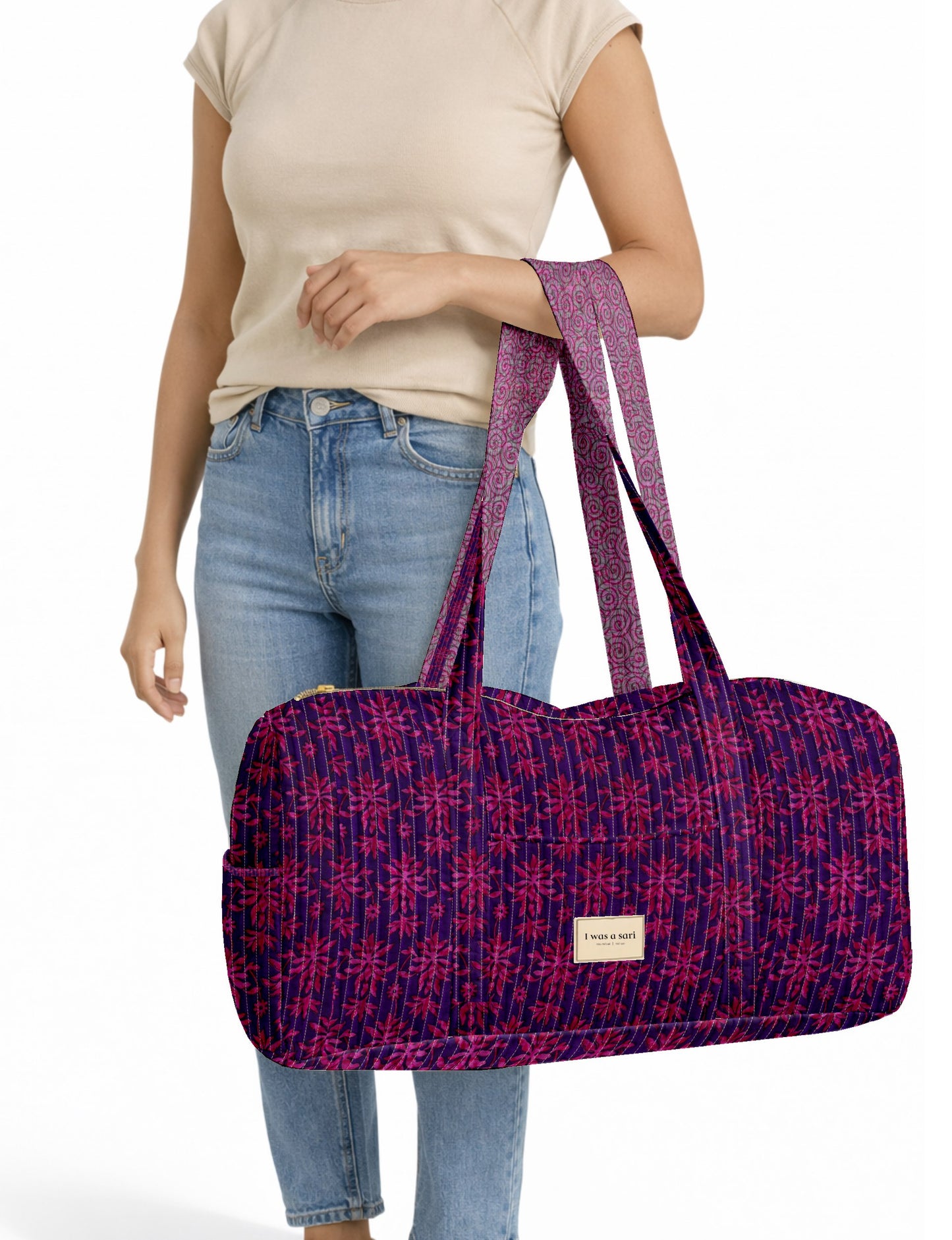 Quilted travel barrel bag with spacious interior and dual handles
Stylish quilted barrel handbag for daily use and short trips
Quilted barrel duffle-style bag with zip closure and inner pouch
I was a Sari quilted barrel bag front view showing structured shape
Quilted barrel bag side view highlighting size and handle drop
Open quilted barrel bag showing spacious interior and pouch