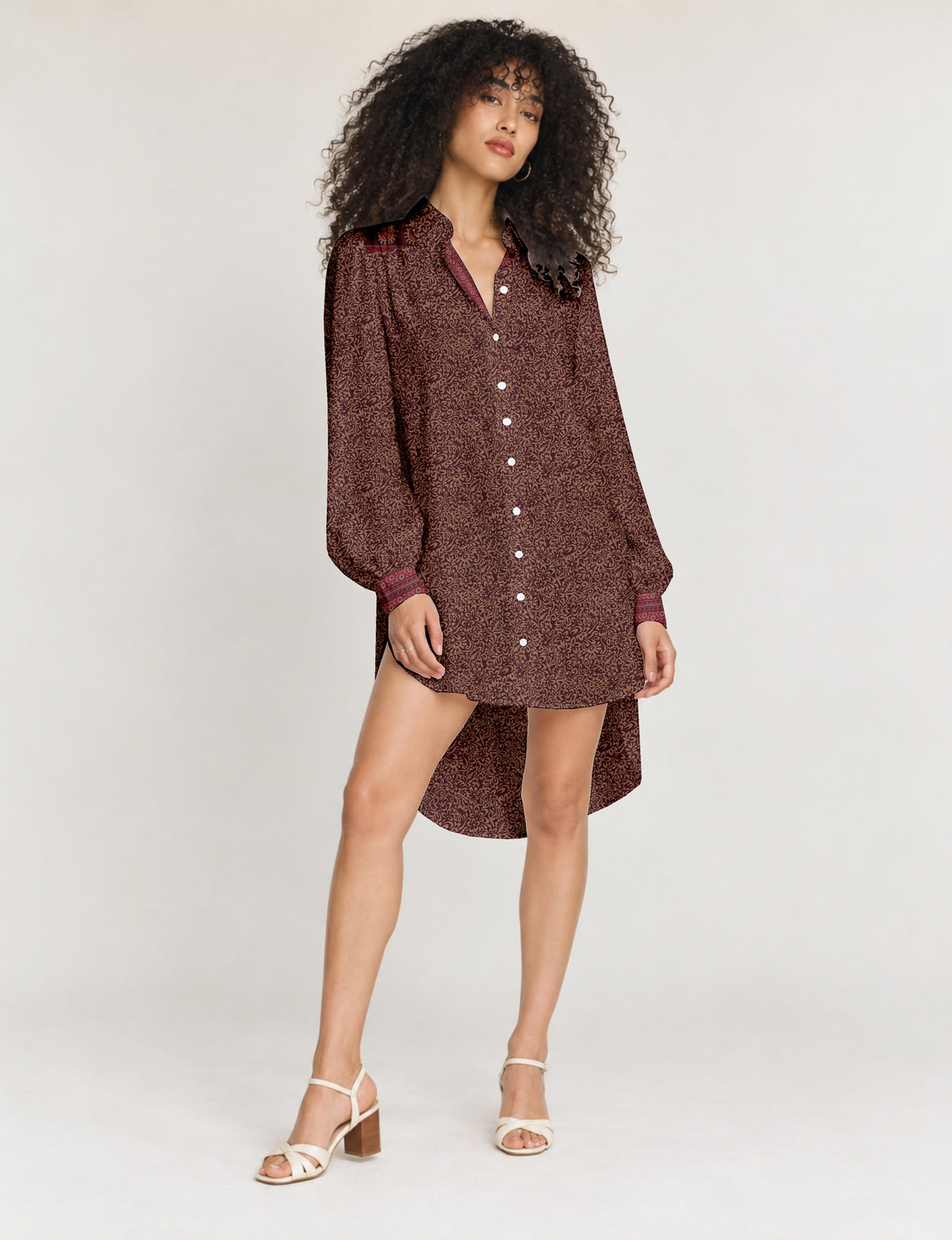 High low shirt with a relaxed fit, button-down front, classic collar, gathered shoulders and full-length blouson sleeves.