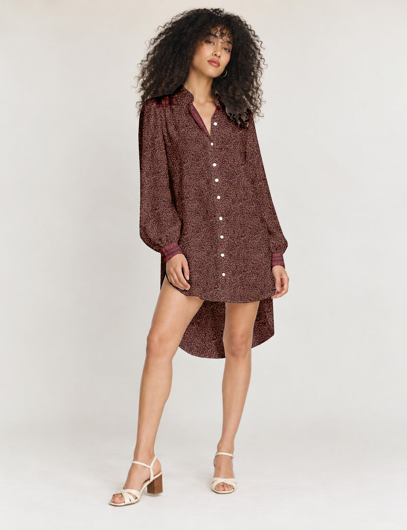 High low shirt with a relaxed fit, button-down front, classic collar, gathered shoulders and full-length blouson sleeves.