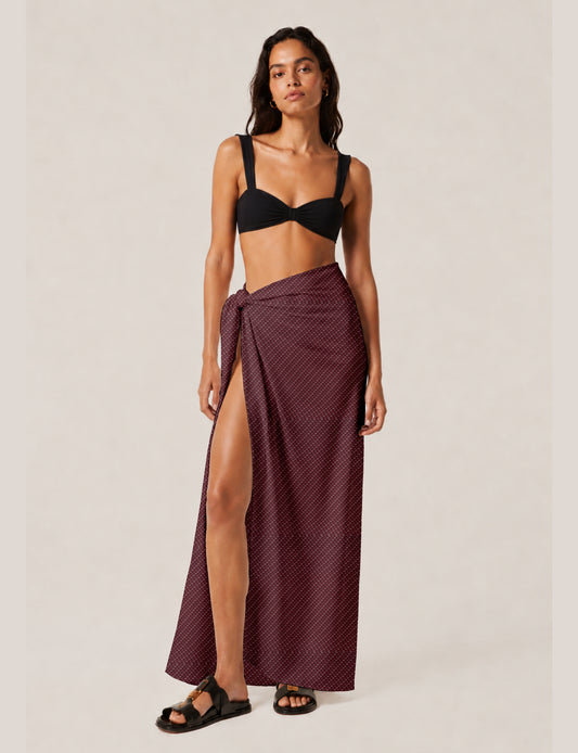 Explore sustainable elegance with our PAREO – a versatile piece for conscious fashion enthusiasts. More than an accessory, it's a statement of ethical clothing and green fashion. Ideal for getaways, this wrap-around works as a coverup, turban, or throw, showcasing our commitment to slow fashion, upcycled garments, and eco-friendly practices. Elevate your wardrobe with this eco-conscious and stylish pareo, a perfect addition to your collection of sustainable women's clothing.