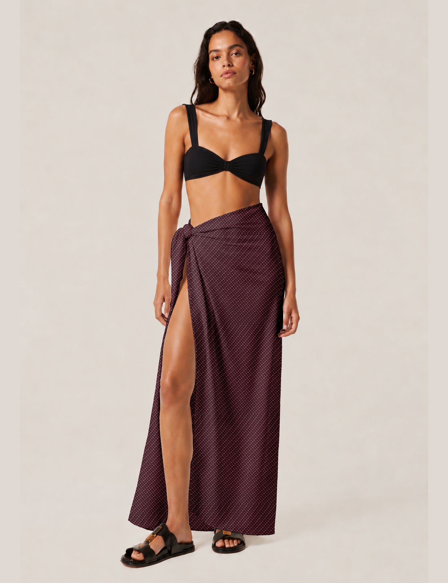 Explore sustainable elegance with our PAREO – a versatile piece for conscious fashion enthusiasts. More than an accessory, it's a statement of ethical clothing and green fashion. Ideal for getaways, this wrap-around works as a coverup, turban, or throw, showcasing our commitment to slow fashion, upcycled garments, and eco-friendly practices. Elevate your wardrobe with this eco-conscious and stylish pareo, a perfect addition to your collection of sustainable women's clothing.
